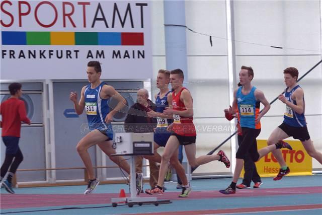 57_800 m U18 mit Sieger Oskar Schwarzer in Führung_Heller.JPG