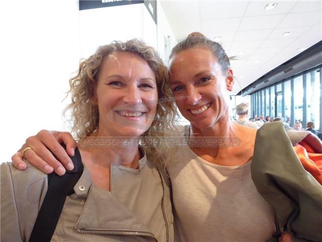 Heike Henkel (li.), die Hochsprung-Olympiasiegerin von 1992 und Tanja König (geb. Borrmann), die im Trikot der TG Melsungen ihre ersten Weitsprünge absolvierte.