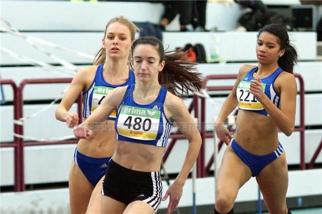 51_400 m mit Jessica Hesse, Cathrin Wicke und Abike Tabel (v. l.)_Heller.JPG